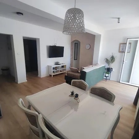 Nada Apartament *